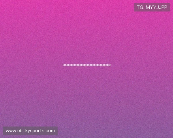 运动科学解析：在湿滑的草地上，如何通过脚踝锁死避免致命的滑倒拉伤？